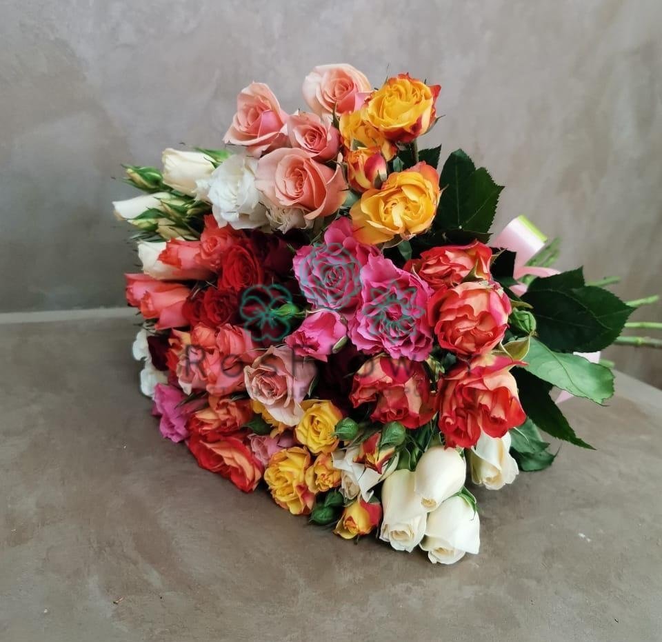 Букет пестрое настроение в Минусинске Букет цветов из: Розы в Минусинске