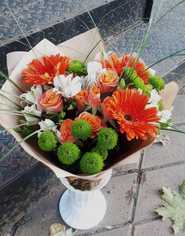 Букет цветов из: Герберы, Хризантемы, Альстромерии и Розы в Минусинске