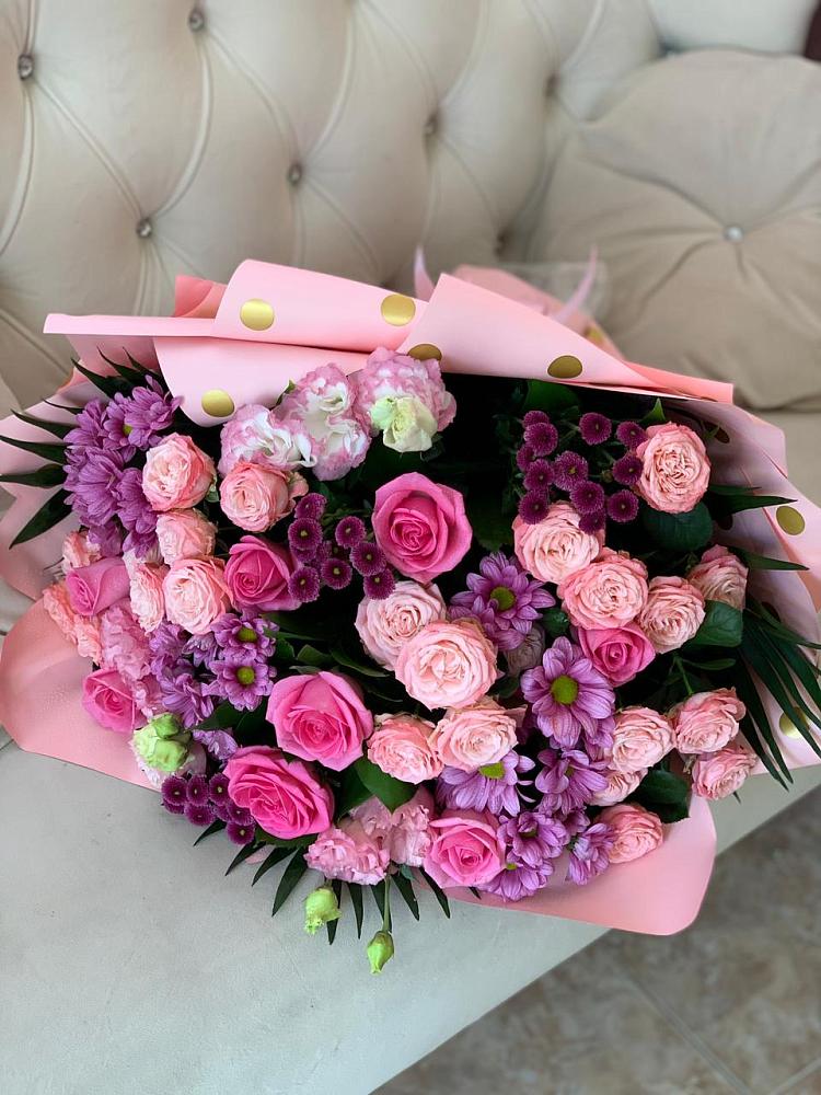 Букет Ваше величество в Минусинске Букет цветов из: Хризантемы, Розы и Лизиантусы в Минусинске