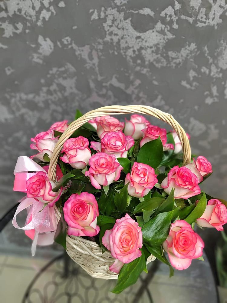 Композиция французская провинция в Минусинске Цветочная композиция из Розы в корзине в Минусинске