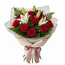 Букет высокая поэзия в Минусинске Букет цветов из:  Лилии и Розы в Минусинске