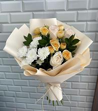 Букет цветочный вальс в Минусинске Букет цветов из:  Розы и Хризантемы в Минусинске