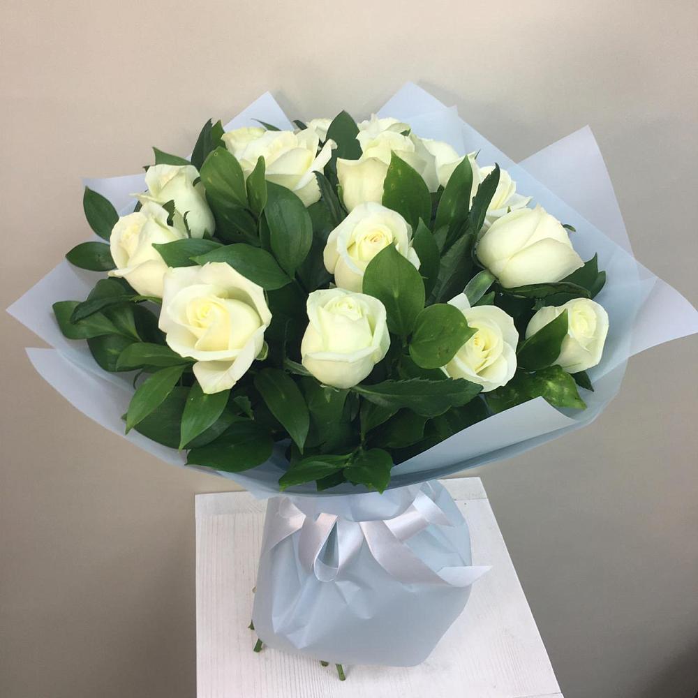 15 Белых роз Проуд в Минусинске Букет 15 Белых роз Проуд в Минусинске