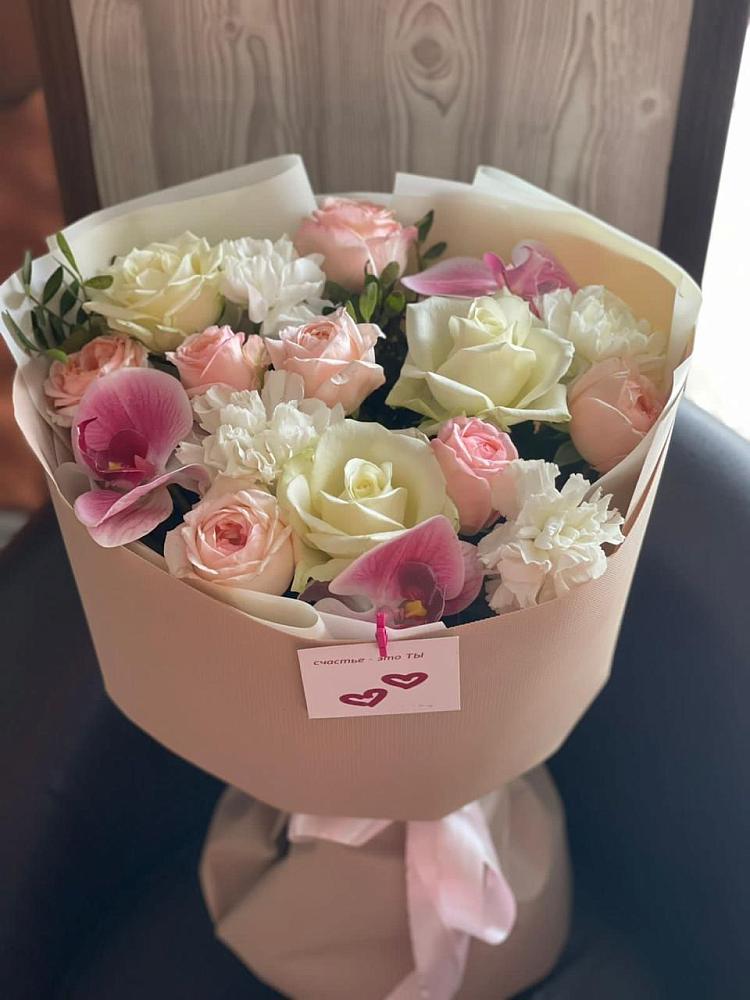 Букет ноктюрн в Минусинске Букет цветов из: Орхидеи, Розы и Гвоздики в Минусинске