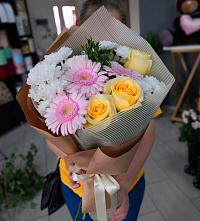 Букет цветов из:  Герберы, Розы и Хризантемы в Минусинске