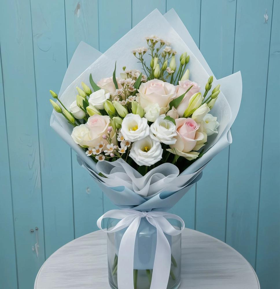 Букет цветов из: Розы и Лизиантусы в Минусинске