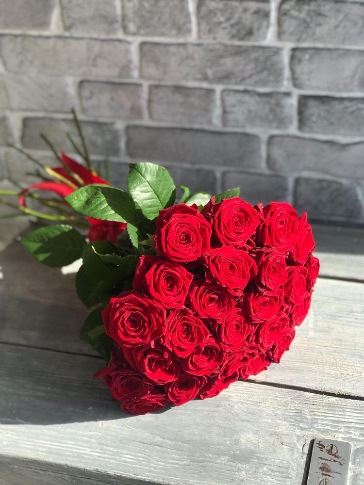 Красные розы Фридом в Минусинске Букет Красные розы Фридом в Минусинске