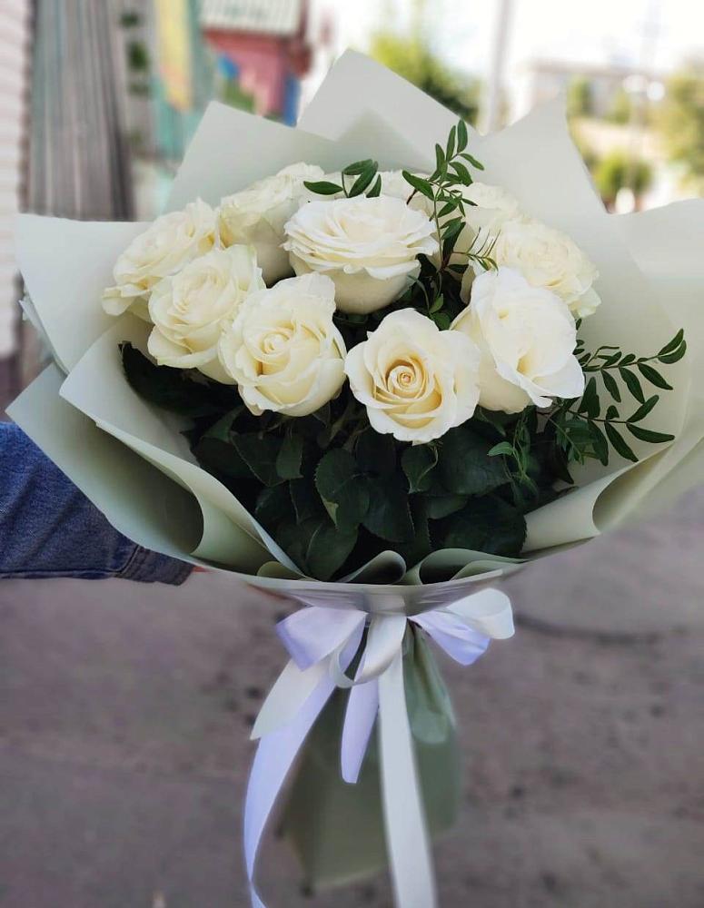 Белые розы Проуд в Минусинске Букет Белые розы Проуд в Минусинске