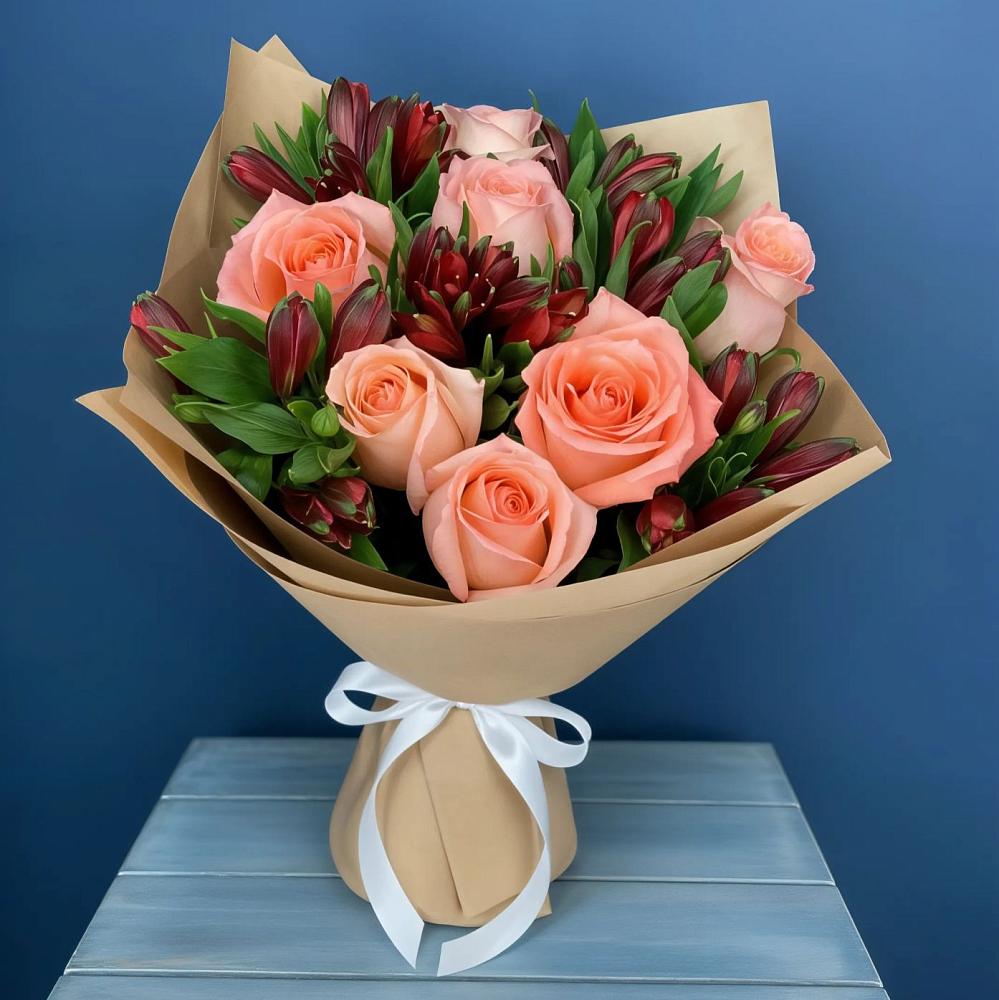 Букет Сплетённые любовью в Минусинске Букет цветов из: Розы и Альстромерии в Минусинске