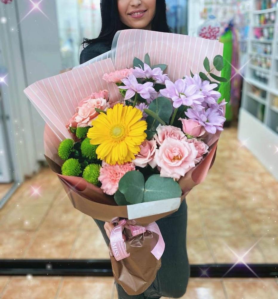 Букет сочная ягода в Минусинске Букет цветов из: Герберы, Хризантемы, Розы и Гвоздики в Минусинске