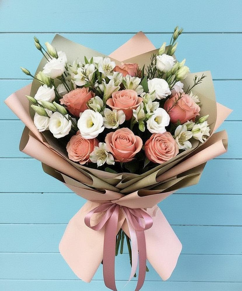 Букет олимп в Минусинске Букет цветов из: Розы, Альстромерии и Лизиантусы в Минусинске