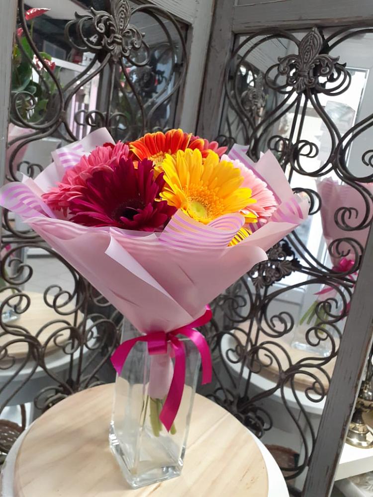 Букет радуга в Минусинске Букет цветов из: Герберы в Минусинске