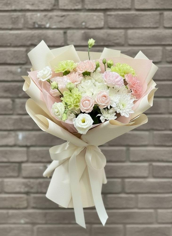 Букет Трепет мечты в Минусинске Букет цветов из: Гвоздики, Розы, Лизиантусы и Хризантемы в Минусинске