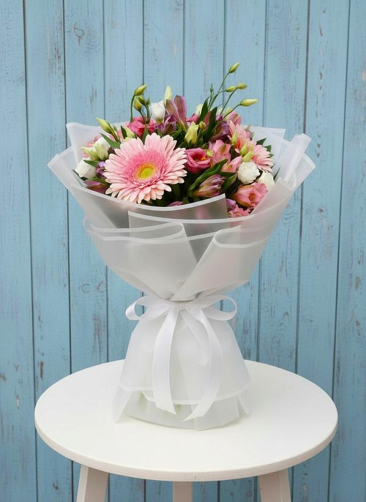 Букет цветов из: Герберы, Альстромерии и Лизиантусы в Минусинске