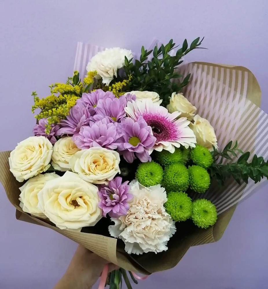 Букет магия в Минусинске Букет цветов из: Хризантемы, Розы, Гвоздики и Герберы в Минусинске