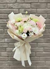 Букет Трепет мечты в Минусинске Букет цветов из:  Гвоздики, Розы, Лизиантусы и Хризантемы в Минусинске