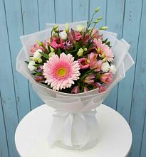 Букет прохладный бриз в Минусинске Букет цветов из:  Герберы, Альстромерии и Лизиантусы в Минусинске