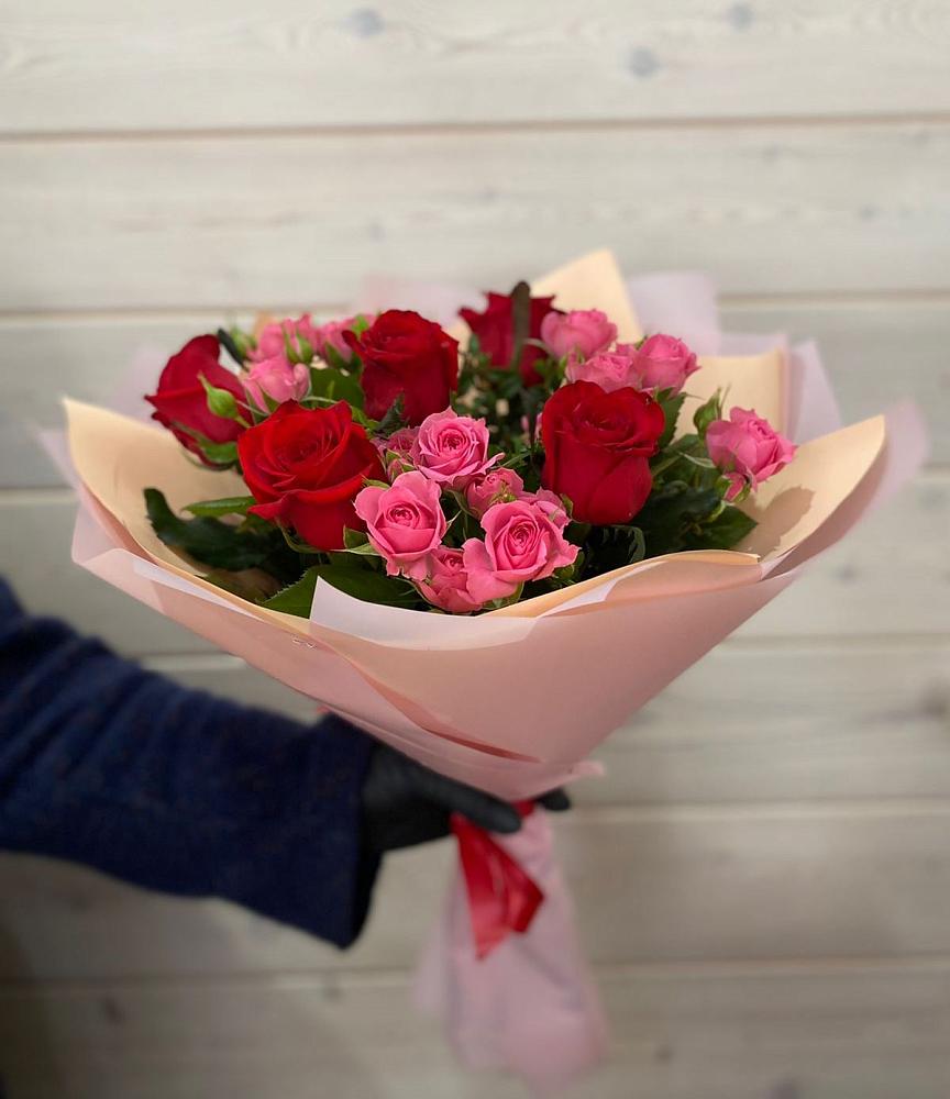 Букет цветов из: Розы в Минусинске