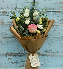 Букет нежный привет в Минусинске Букет цветов из:  Розы и Лизиантусы в Минусинске