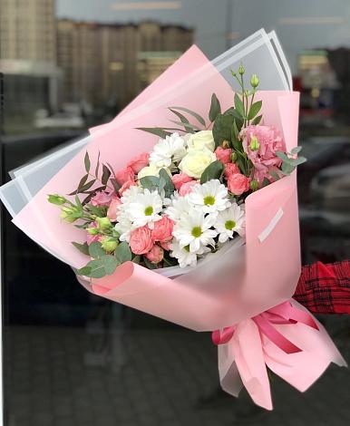 Букет цветов из: Розы, Лизиантусы и Хризантемы в Минусинске