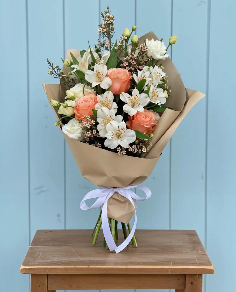 Букет яркий комплимент в Минусинске Букет цветов из: Альстромерии, Лизиантусы, Розы и Хризантемы в Минусинске