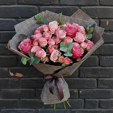 Букет розы в пальмах в Минусинске Букет цветов из:  Розы в Минусинске