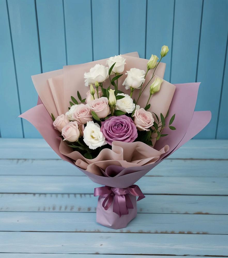 Букет Легкое дыхание в Минусинске Букет цветов из: Розы и Лизиантусы в Минусинске